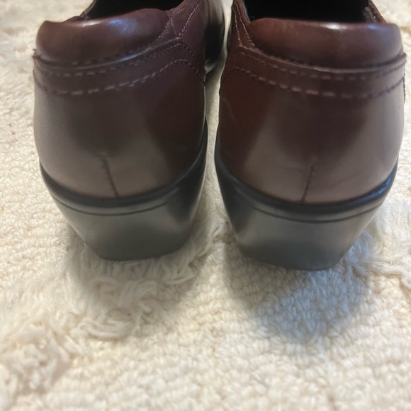 NWOB Clarks Bendables Loafers Womens Size 6 Brown Leather Slip On - Picture 7 of 10
